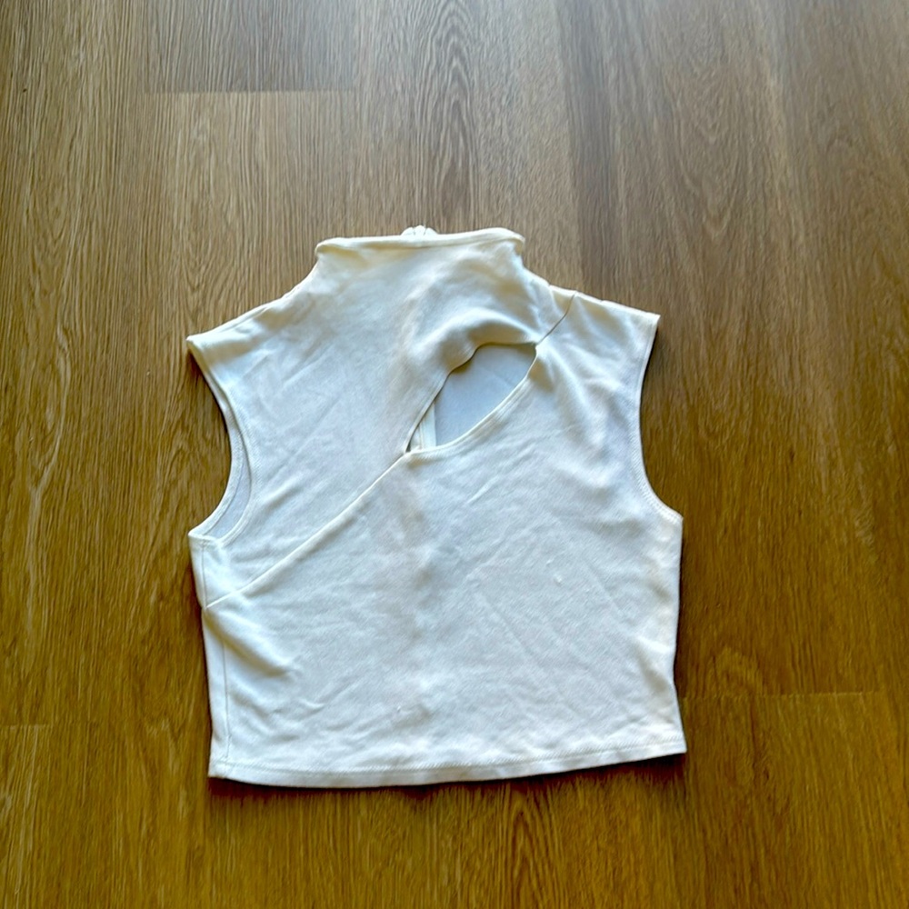 Solemio white crop top with key hole, size small